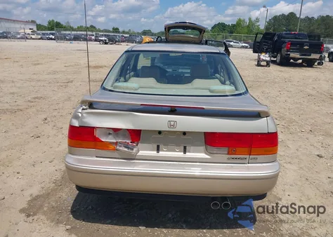 1993 Honda Accord Se из США, поврежденный, VIN 1HGCB7282PA008366